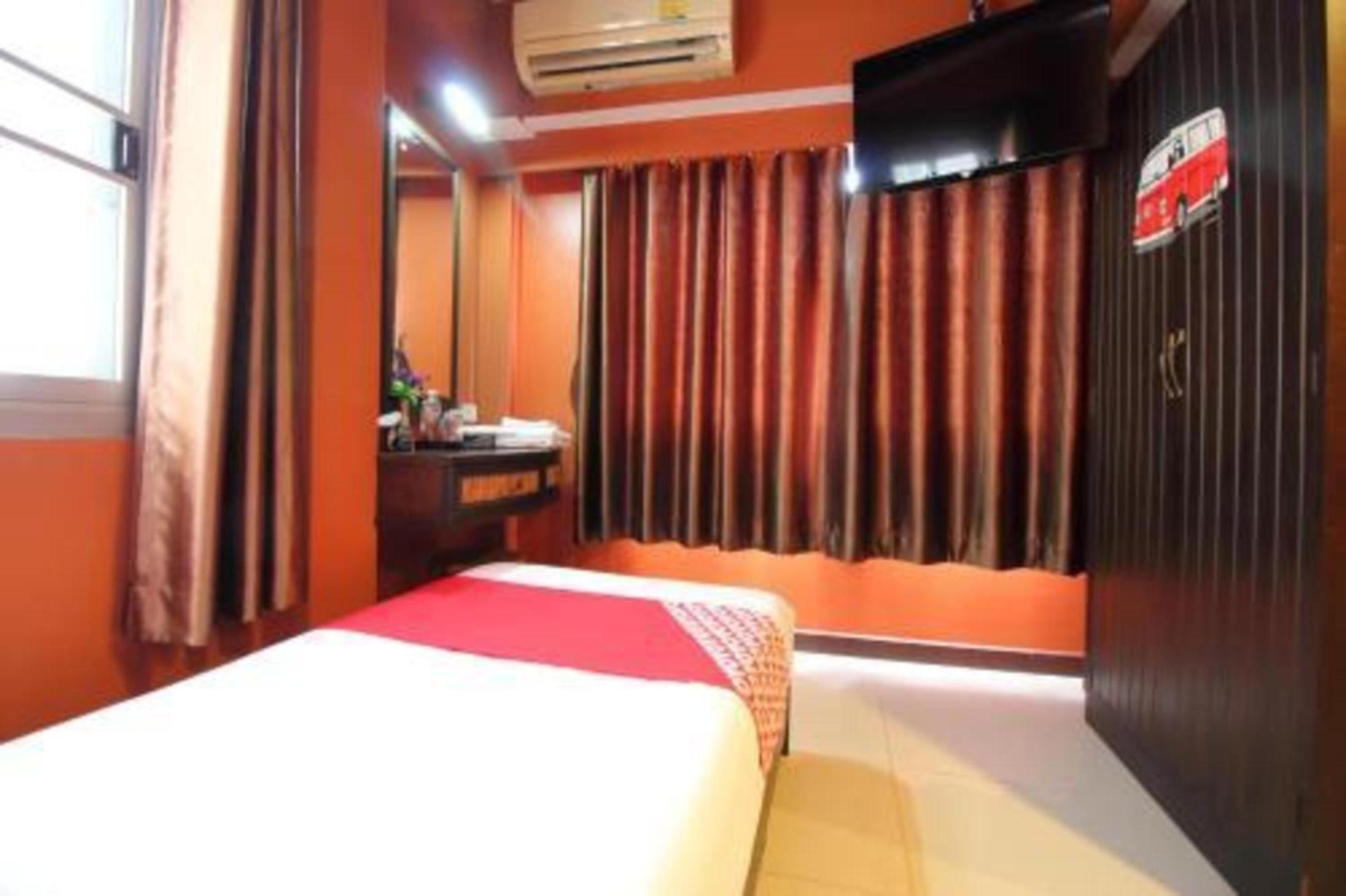 Pannee Lodge Khaosan - Sha Plus Bangkok Exteriör bild