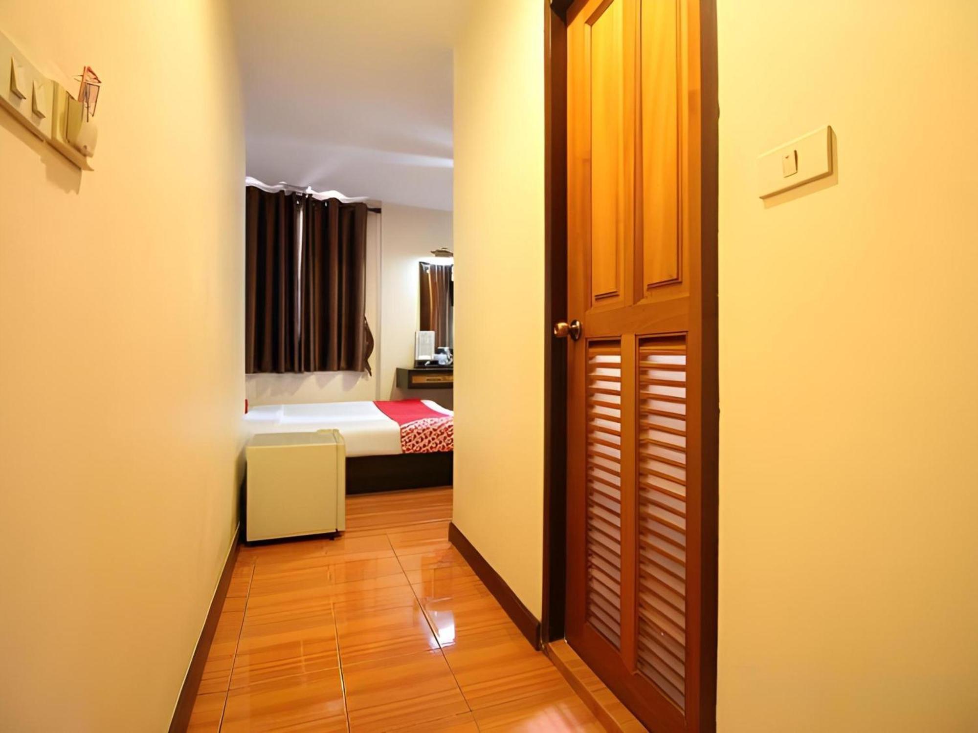 Pannee Lodge Khaosan - Sha Plus Bangkok Exteriör bild